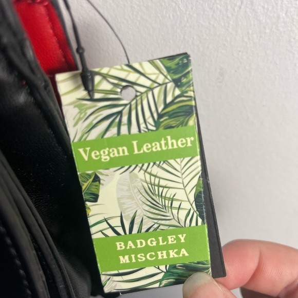 NEW BADGLEY MISCHKA Double-Sided Crossbody Bag black red with red strap - Picture 8 of 13